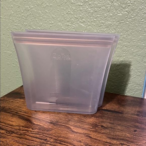 Zip top reusable food storage NEW never used - Picture 1 of 4